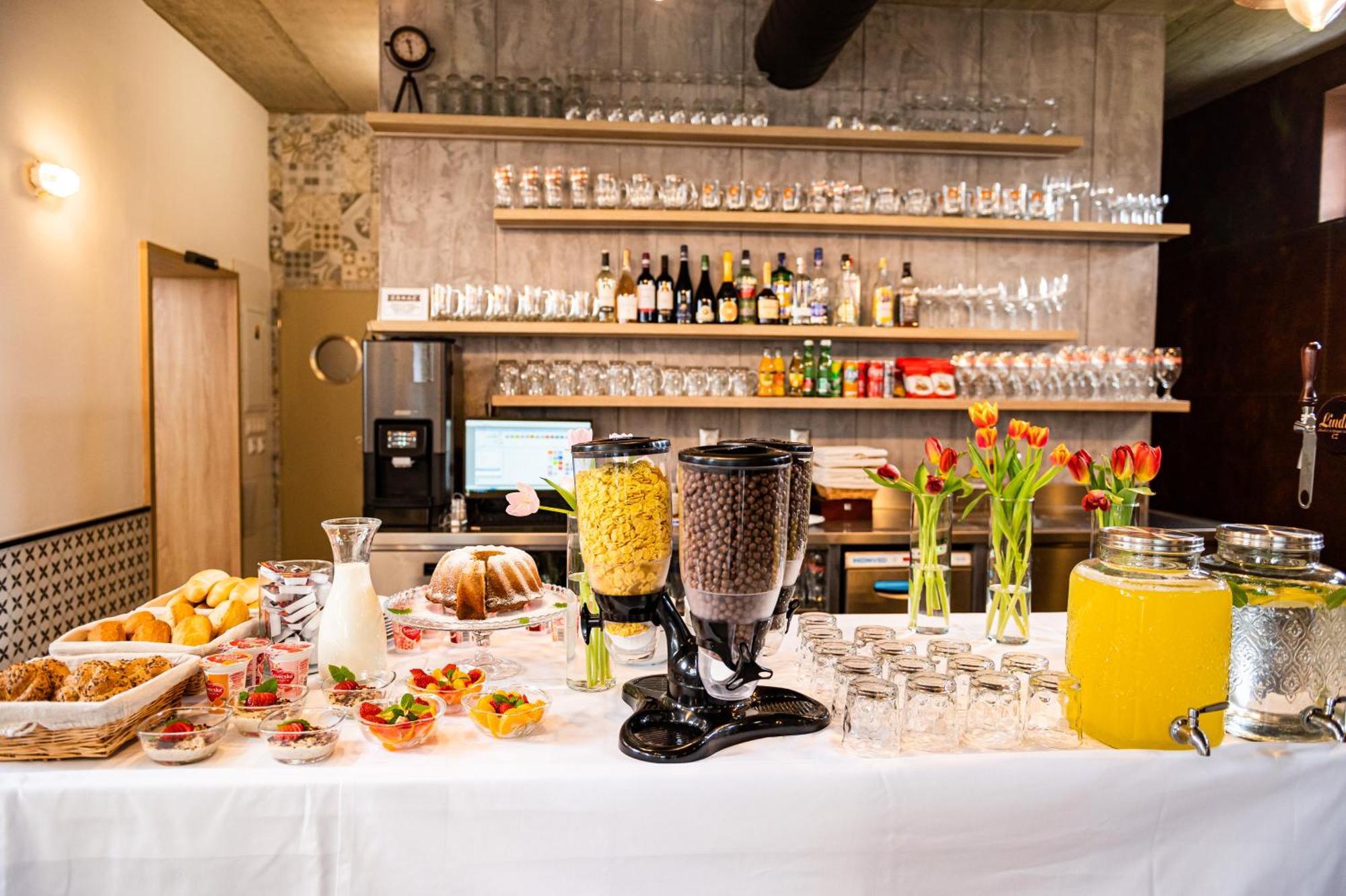 City Hotel B&B, Reception 24 7, 800M Od-From R1, Free Parking Μπάνσκα Μπίστριτσα Εξωτερικό φωτογραφία