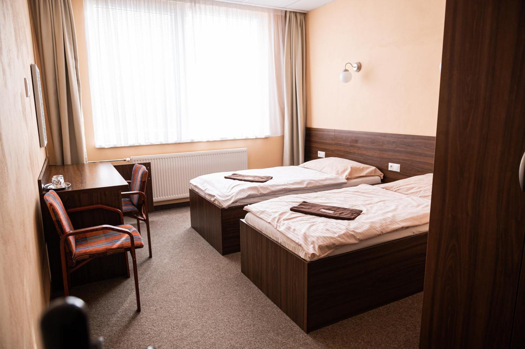 City Hotel B&B, Reception 24 7, 800M Od-From R1, Free Parking Μπάνσκα Μπίστριτσα Εξωτερικό φωτογραφία