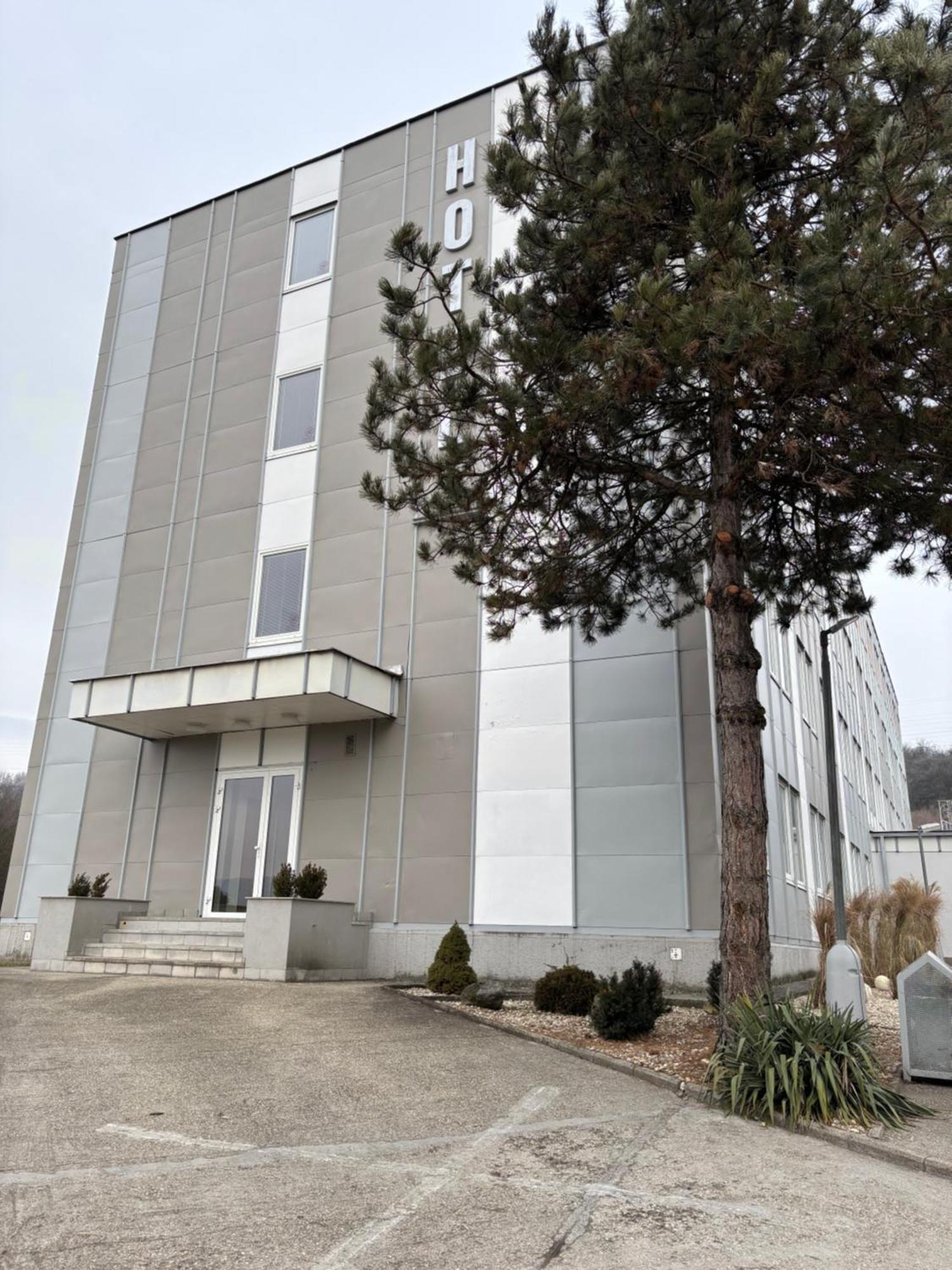 City Hotel B&B, Reception 24 7, 800M Od-From R1, Free Parking Μπάνσκα Μπίστριτσα Εξωτερικό φωτογραφία