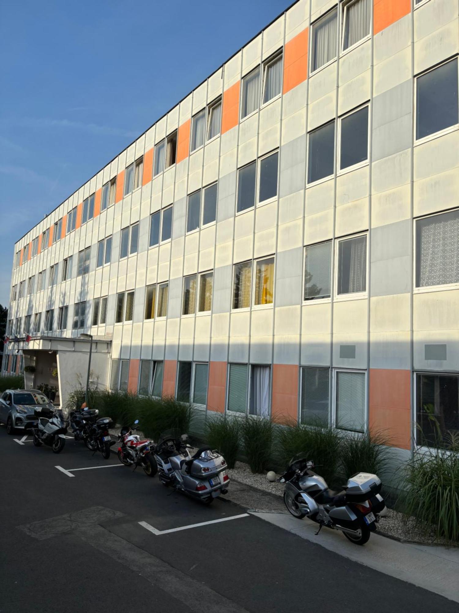 City Hotel B&B, Reception 24 7, 800M Od-From R1, Free Parking Μπάνσκα Μπίστριτσα Εξωτερικό φωτογραφία