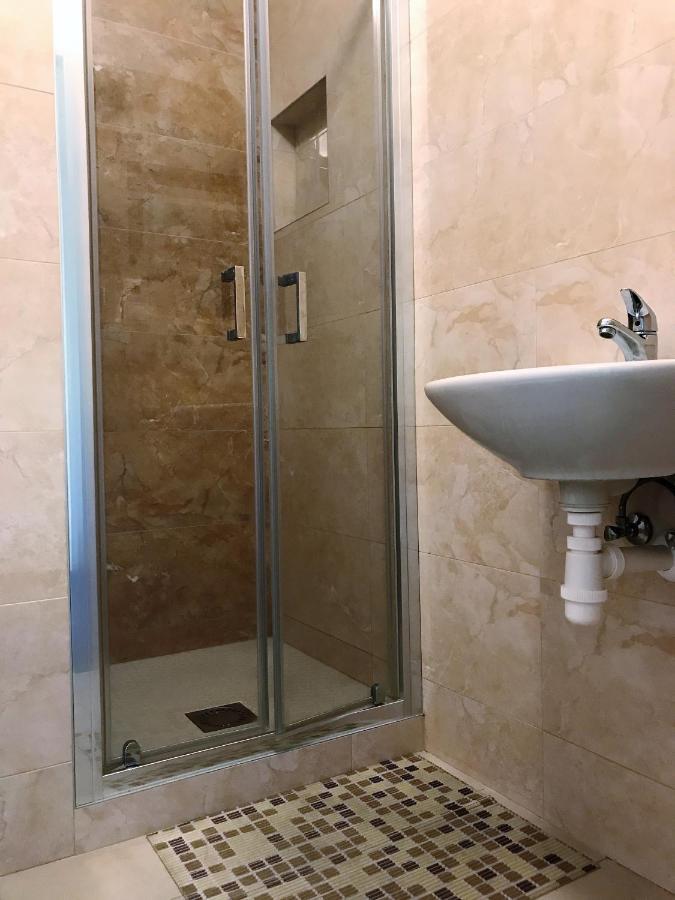 City Hotel B&B, Reception 24 7, 800M Od-From R1, Free Parking Μπάνσκα Μπίστριτσα Εξωτερικό φωτογραφία